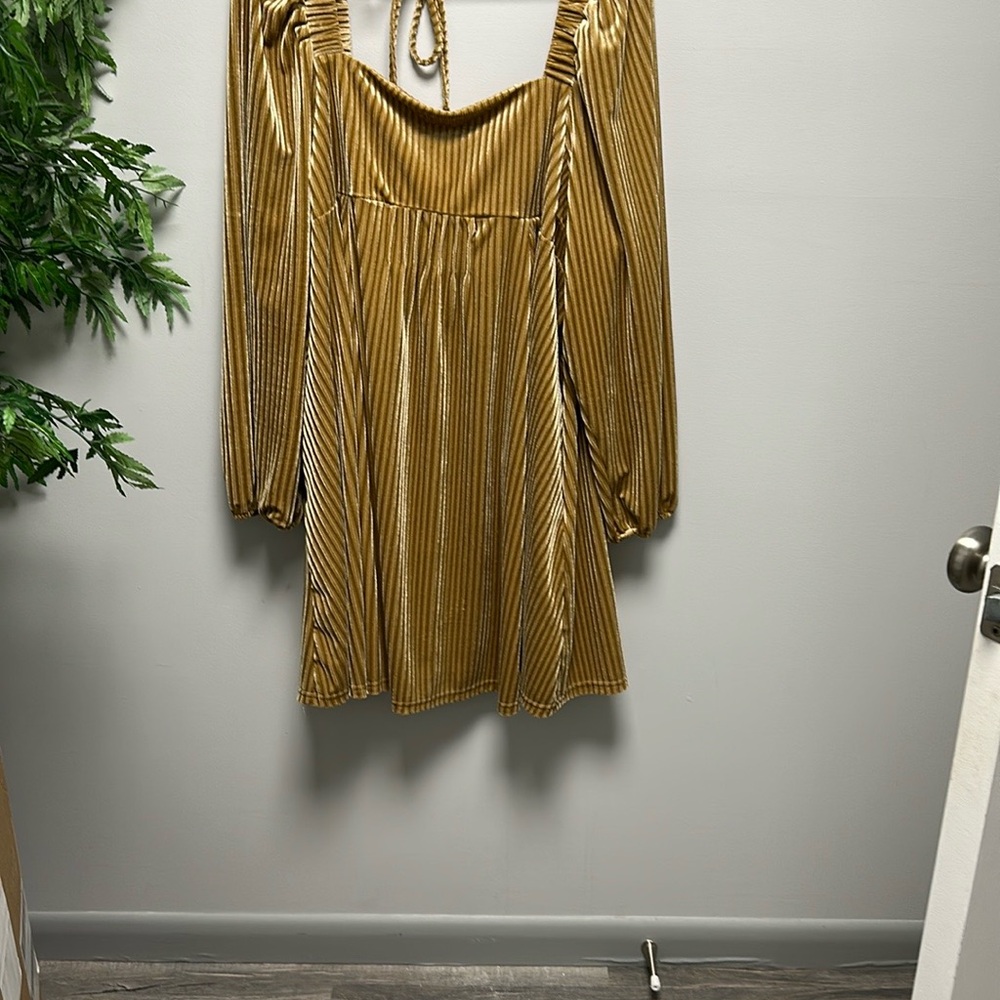 Elegant Gold Long Sleeve Dress